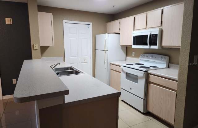 5483 VINELAND ROAD Gallery 3