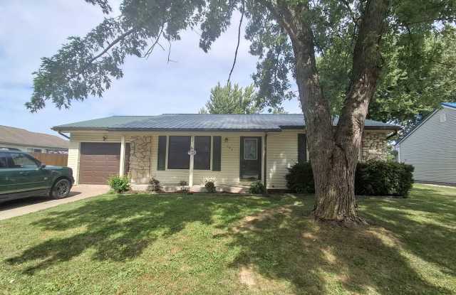 Charming 3-Bedroom Home with Fenced Yard, Central Air & 2-Car Garage! Gallery 1