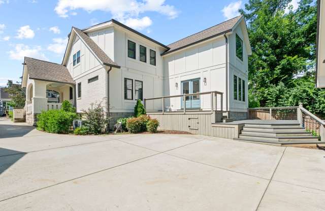 Luxury Downtown Home Gallery 3