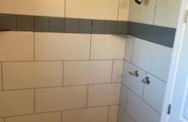 newly renovated 1bd 1 bth unit in phx Gallery 4