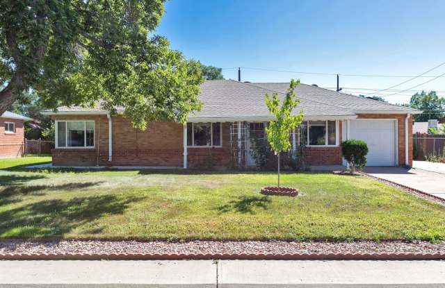 Single Family Home in Hoffman Heights - Solar Panels Conserve Energy photos photos