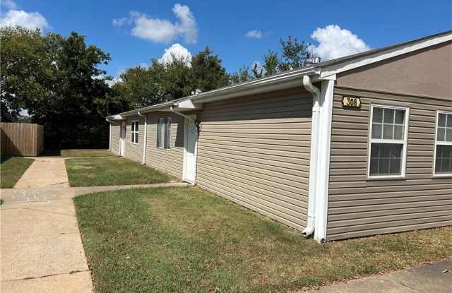 308 Halsey  ST Unit #B - 308 South Halsey Street, Siloam Springs, AR 72761