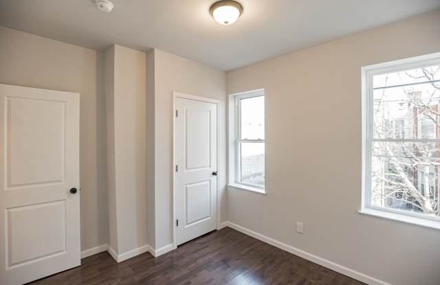 Large 3 Bedroom 1 Bathroom House for Rent Gallery 2