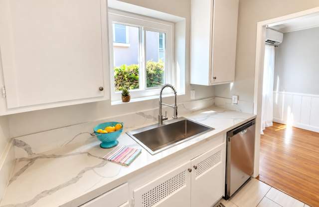 Bungalow Style Apt - Move-in Special - Washer/Dryer in unit, Mini Split A/C,  NEW windowsGarage Available, Pet Friendly Gallery 1
