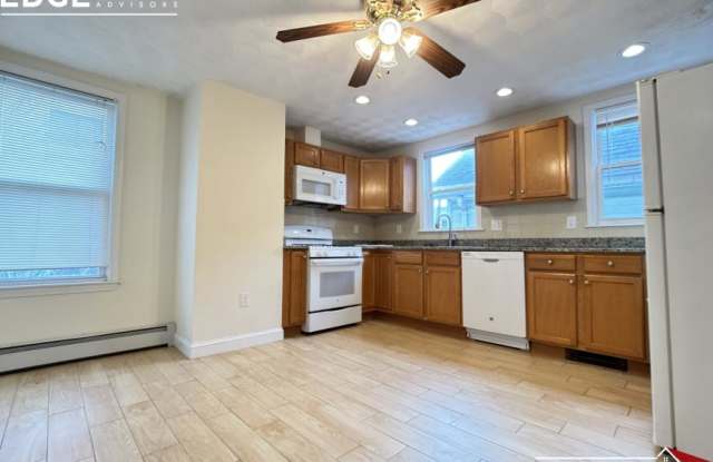 1092-1098 Cambridge St. photos photos