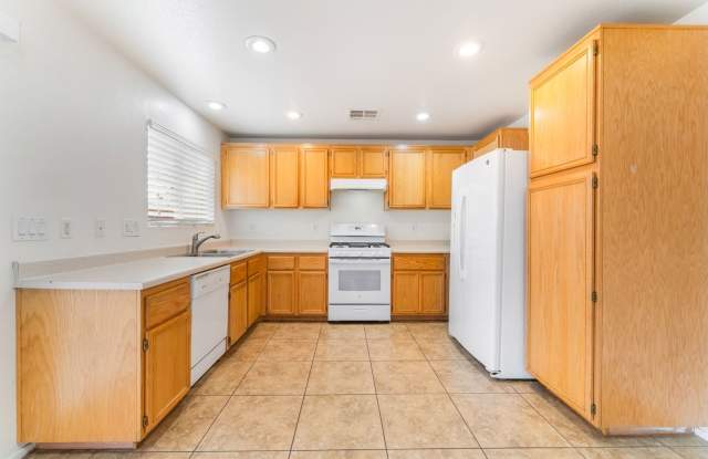 Spacious Single-Family Home with Modern Flooring and Covered Patio in a Desirable Neighborhood! photos photos