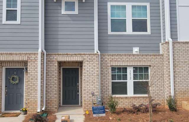 Room in 4 Bedroom Townhome at Memorial Pkwy photos photos