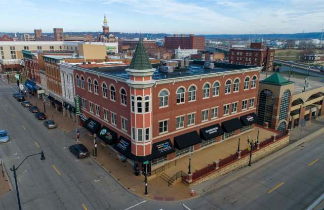 300 Main - 300 Main Street, Dubuque, IA 52001