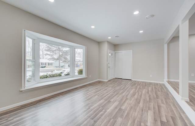 405 S Thornwood Drive Gallery 4