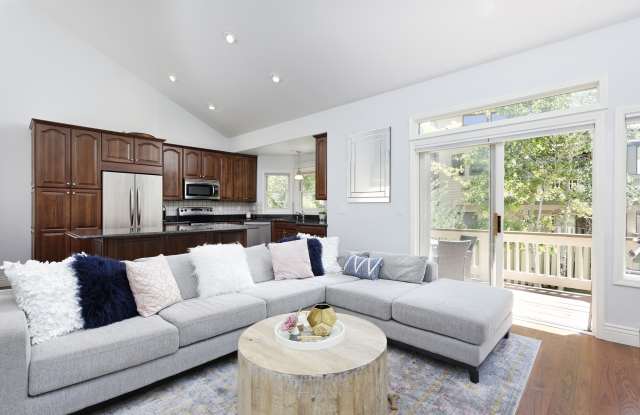 2014 Arbor Park Drive Gallery 3