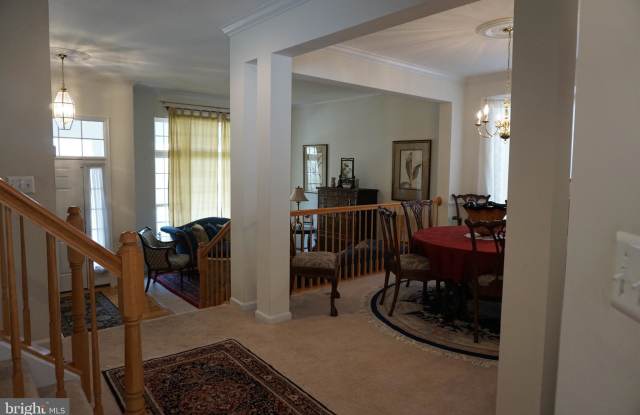 7575 LINDBERG DRIVE Gallery 3