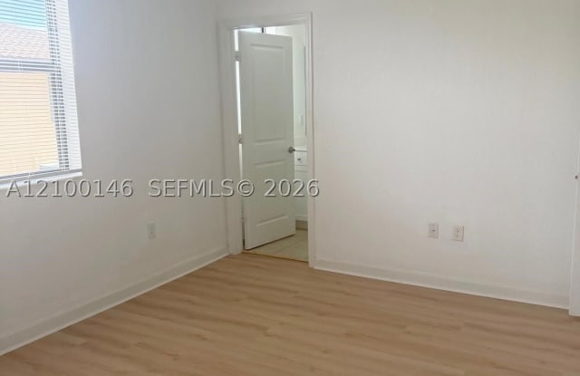 11347 SW 250th Ter Gallery 3
