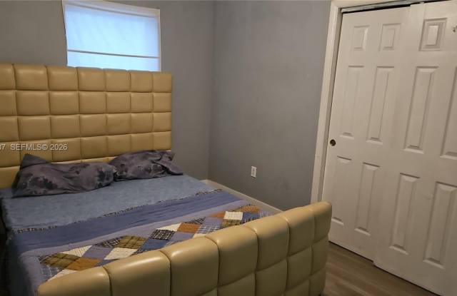 2530 NW 17th St photos photos