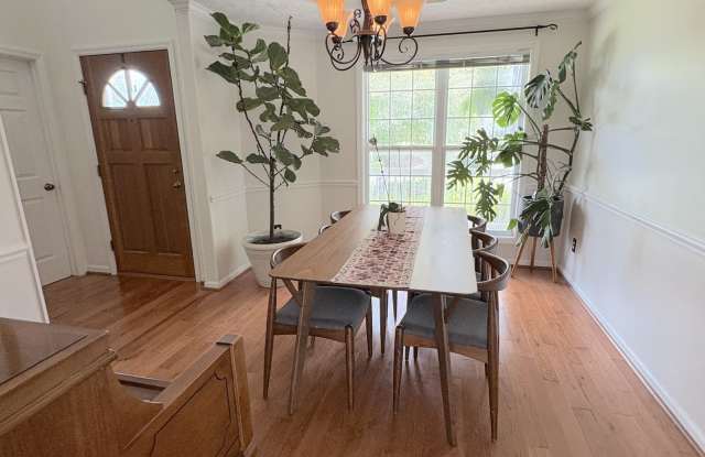 247 Richmond Park Drive Gallery 3