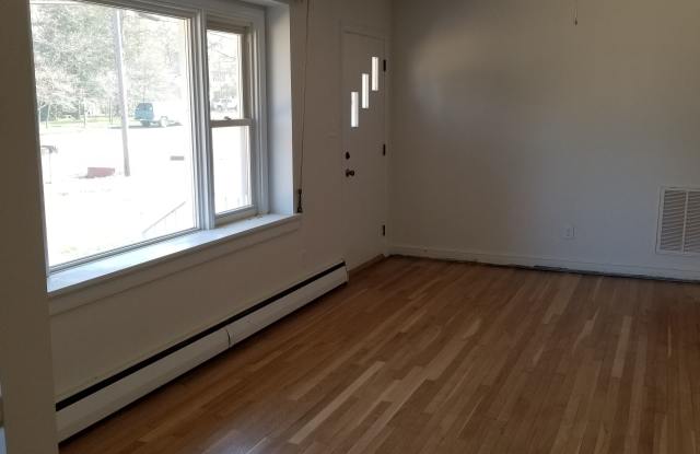 10534 Lambeth Road Gallery 3