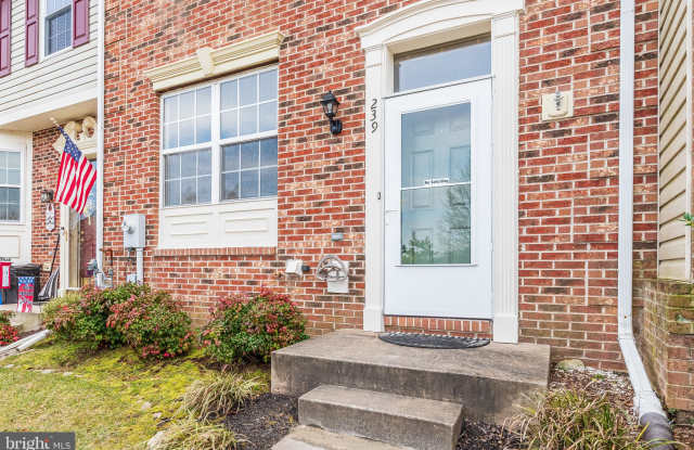 239 GLEN VIEW TERRACE Gallery 2