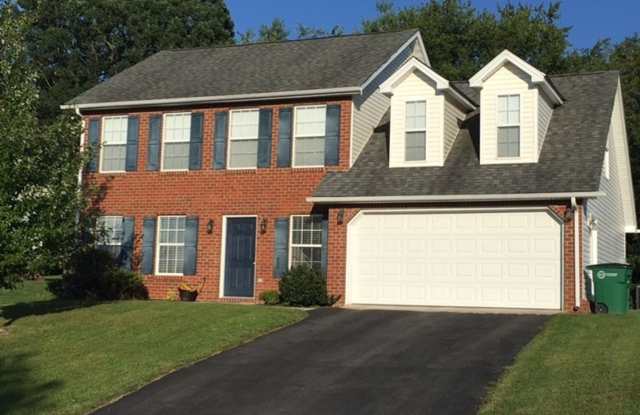 4 Bedroom 2.5 Half Bath House with 2 Car Garage photos photos