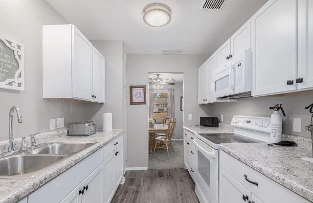 520 S 70th St - 520 South 70th Street, Omaha, NE 68106
