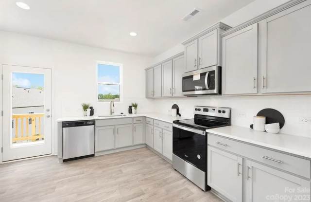 Room in 3 Bedroom Home at Scoter St Gallery 4