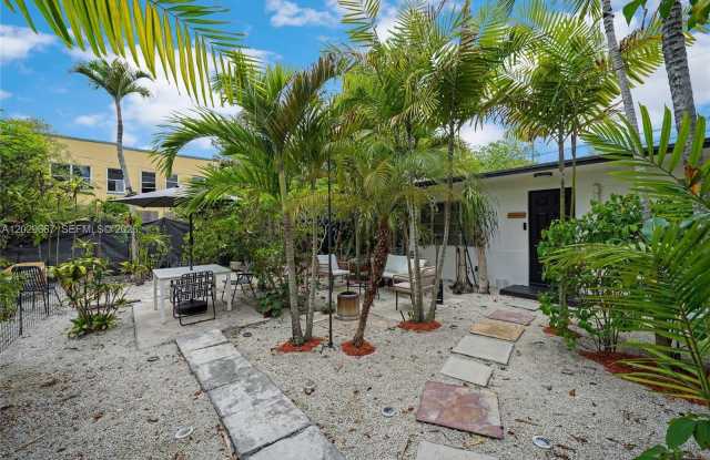 725 SW 2nd Ct photos photos