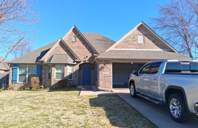Cozy 3-Bedroom Home with Garage in Fayetteville photos photos