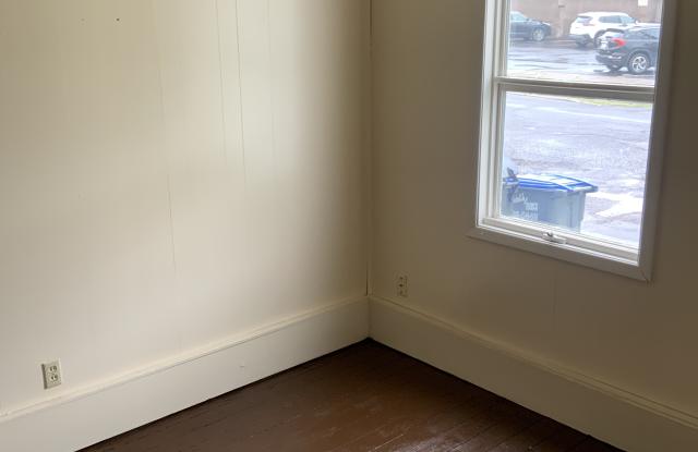1813 N 17th St Gallery 3