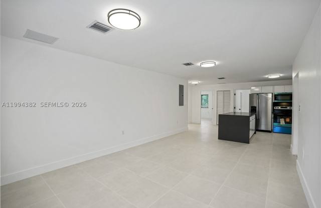 5823 NW 30th ave Gallery 2