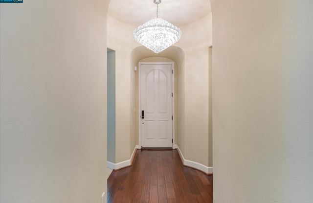 1912 Casablanca St Gallery 3