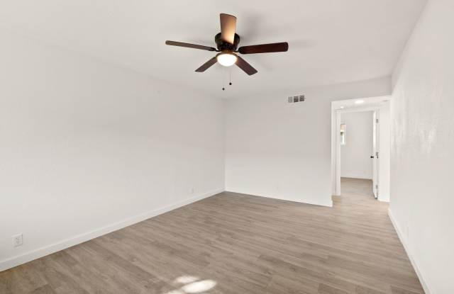 228 S Lazona Dr Gallery 4