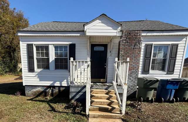 Three bedroom, 1 bath house in Graham - 903 Washington Street, Graham, NC 27253