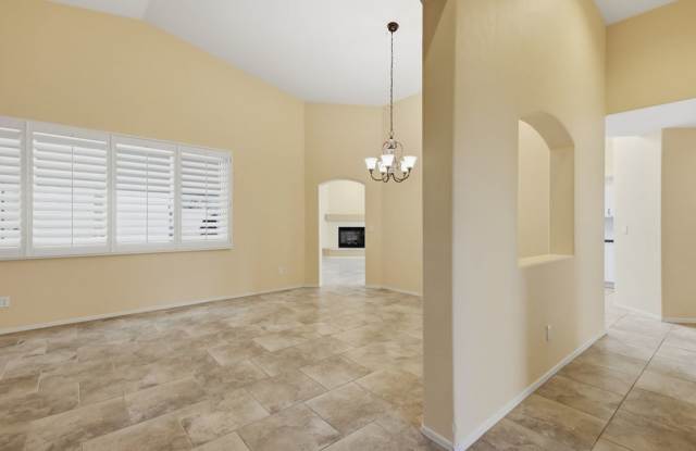 Spacious Oro Valley Home with Flex Room, Arizona Room & Enclosed Backyard Gallery 4