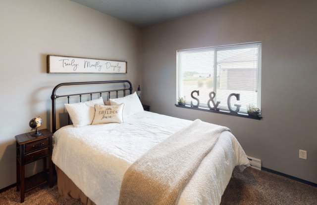 Prairie Trail Village Apartments & Townhomes Gallery 3