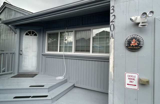 Beautiful Remodeled Oakley 2 Bedroom Home. Gallery 3