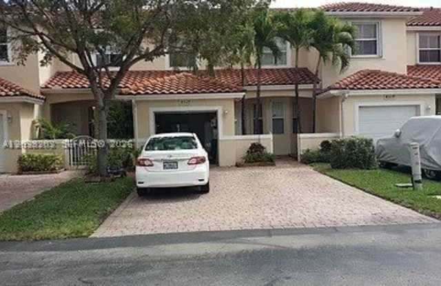 4527 NW 97th Ct photos photos