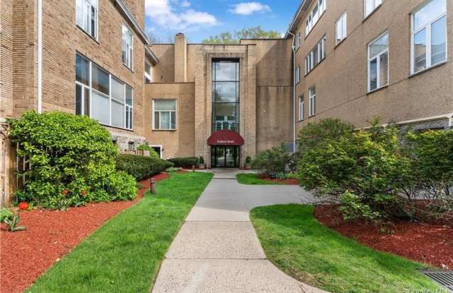 520 Ashford Avenue unit: 5 photos photos
