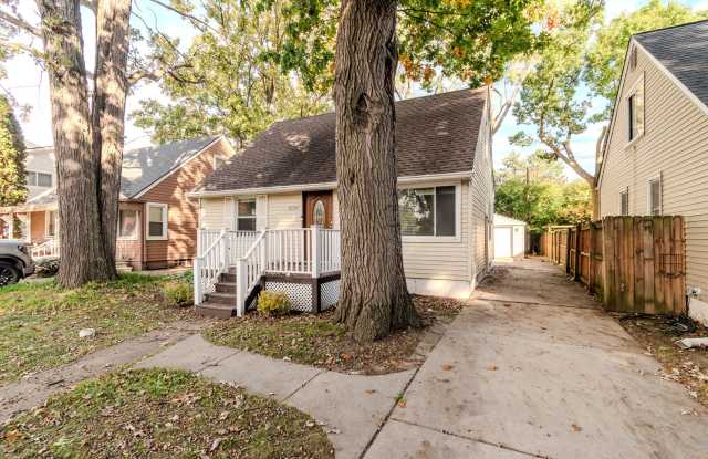 Charming 3-Bedroom, 2-Bathroom, Fully Equipped Kitchen, Basement and 2-Car Garage Gallery 3