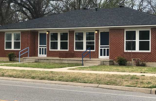 1515 East California Street - 1515 East California Street, Gainesville, TX 76240