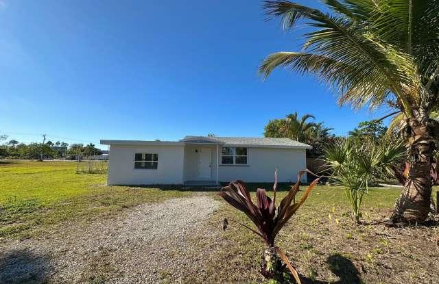 Cozy Home in Bokeelia - Available Now photos photos