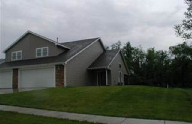 Spacious 3 Bedroom 2 Bathroom Duplex!  No Dogs, No Cats Please. Gallery 1