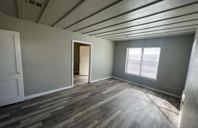 1 Bedroom 1 Bathroom Duplex For Lease Now! Gallery 3