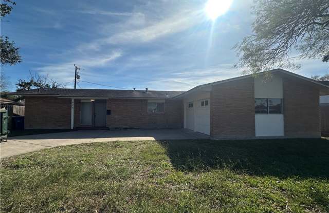 425 Parade Drive photos photos