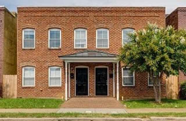 Beautifully Updated 3 Bedroom House in The Fan Available AUGUST 1ST! - 1820 Parkwood Avenue, Richmond, VA 23220