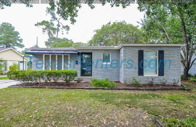 1050 W 41st St - 1050 West 41st Street, Houston, TX 77018