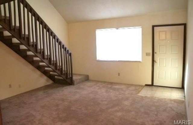 826 WHITE OAK Drive Gallery 2