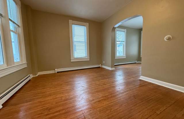 Available NOW! Stunning Single Family Home in Dayton's Bluff! Move in Specials - 659 4th Street East, St. Paul, MN 55106