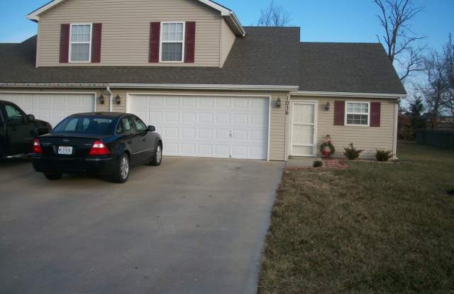 Two story, 3 bedroom, 2 Bath Duplex - 1036 Northwest Willow Drive, Grain Valley, MO 64029