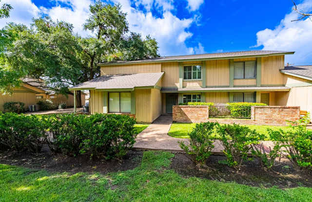 Charming 3 bedroom, 1.5 bathroom Located in North Austin! photos photos