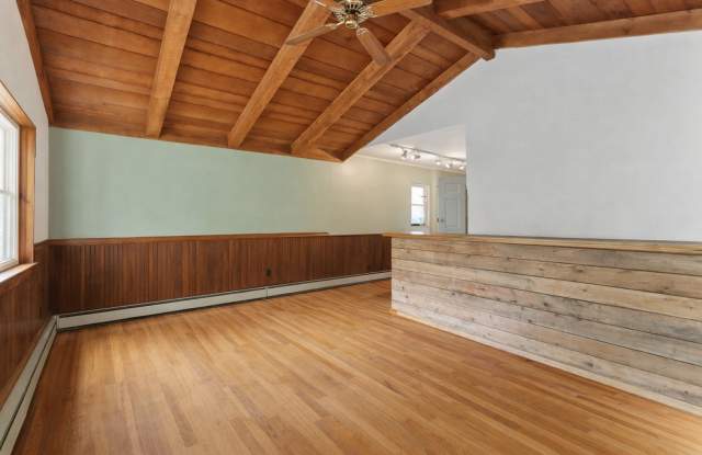 Huge 6 bedroom 3 bathroom SFH! Available June 2027 Gallery 3