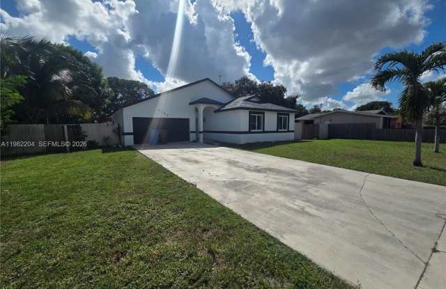 4490 SW 19th St photos photos