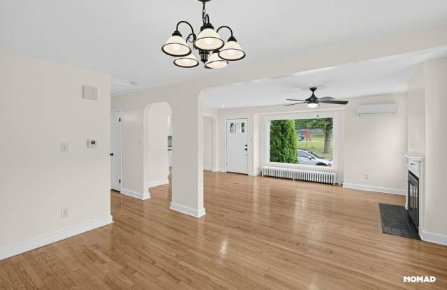 Charming 3BR House in Albany Gallery 4